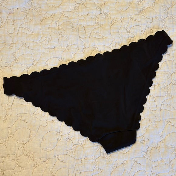 NWT H&M Black Swimwear Brief Low Rise Bottoms - Picture 2 of 4